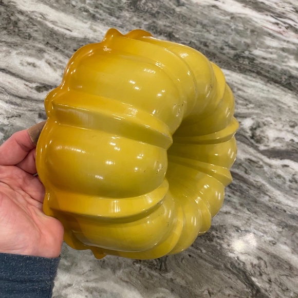 Vintage Nordicware 12 Cup Aluminum Bundt Fluted - Picture 4 of 8